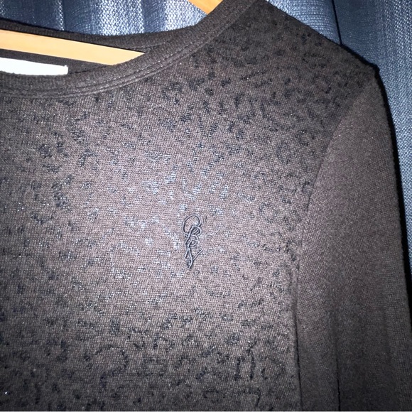 Small oversized so can fit mediums Obey propaganda long sleeve black cheetah pri - Picture 8 of 8